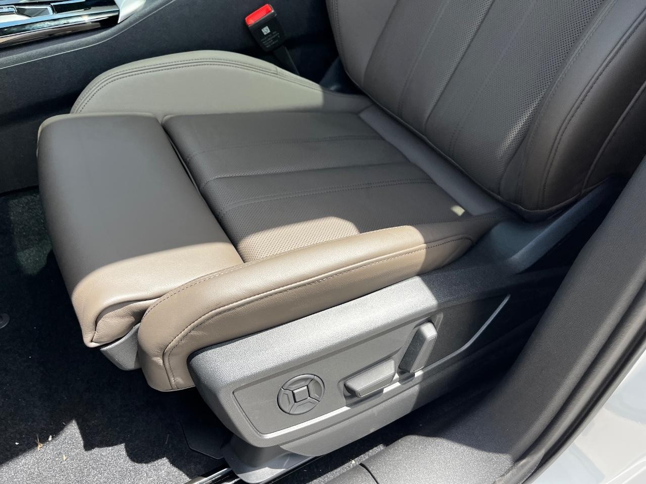 Audi Q5 Vehicle Full-screen Gallery Image 19