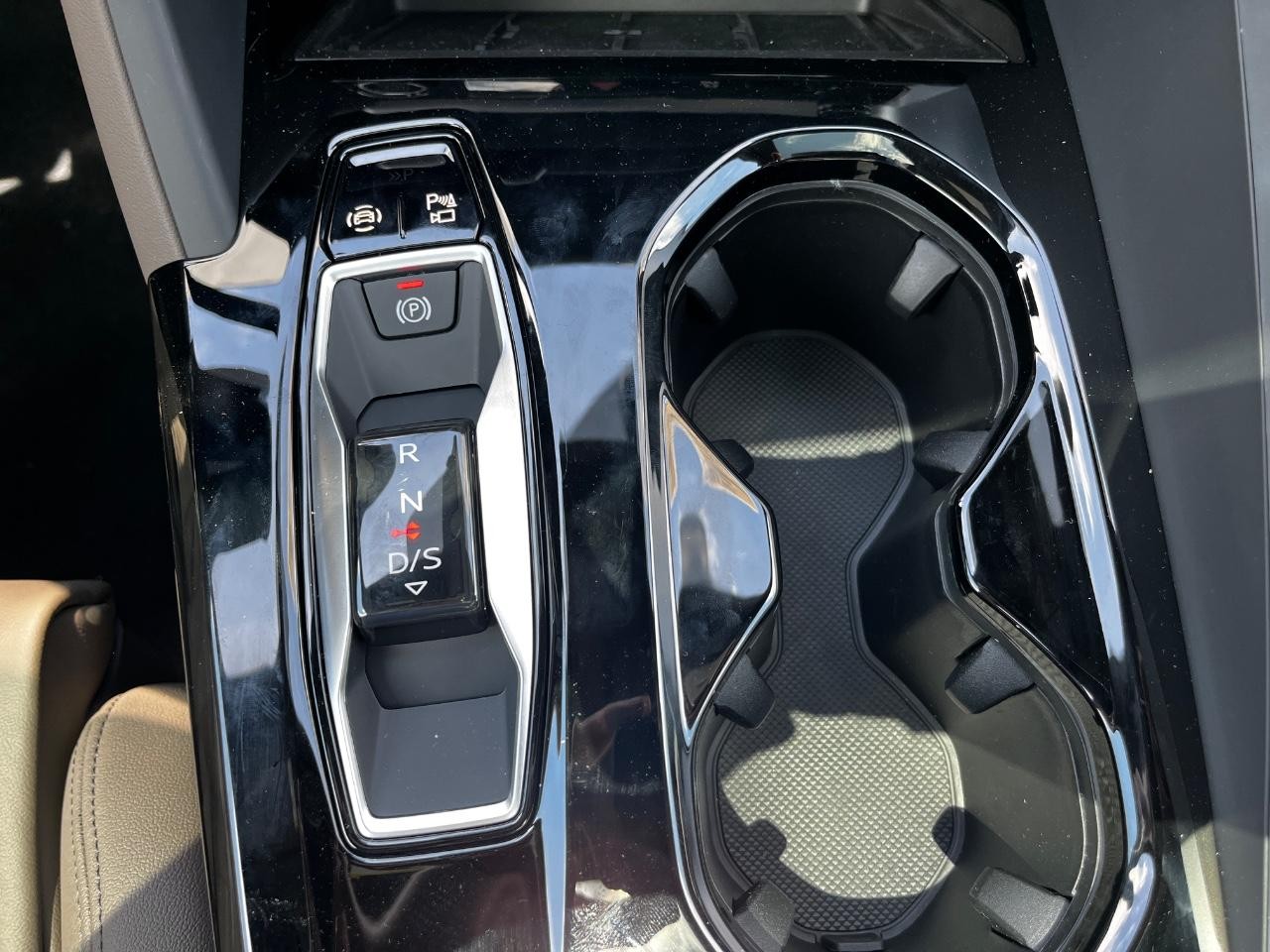 Audi Q5 Vehicle Full-screen Gallery Image 24