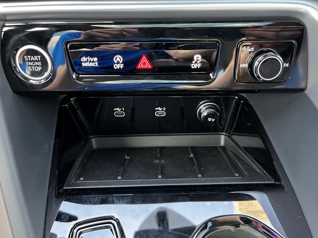 Audi Q5 Vehicle Full-screen Gallery Image 25