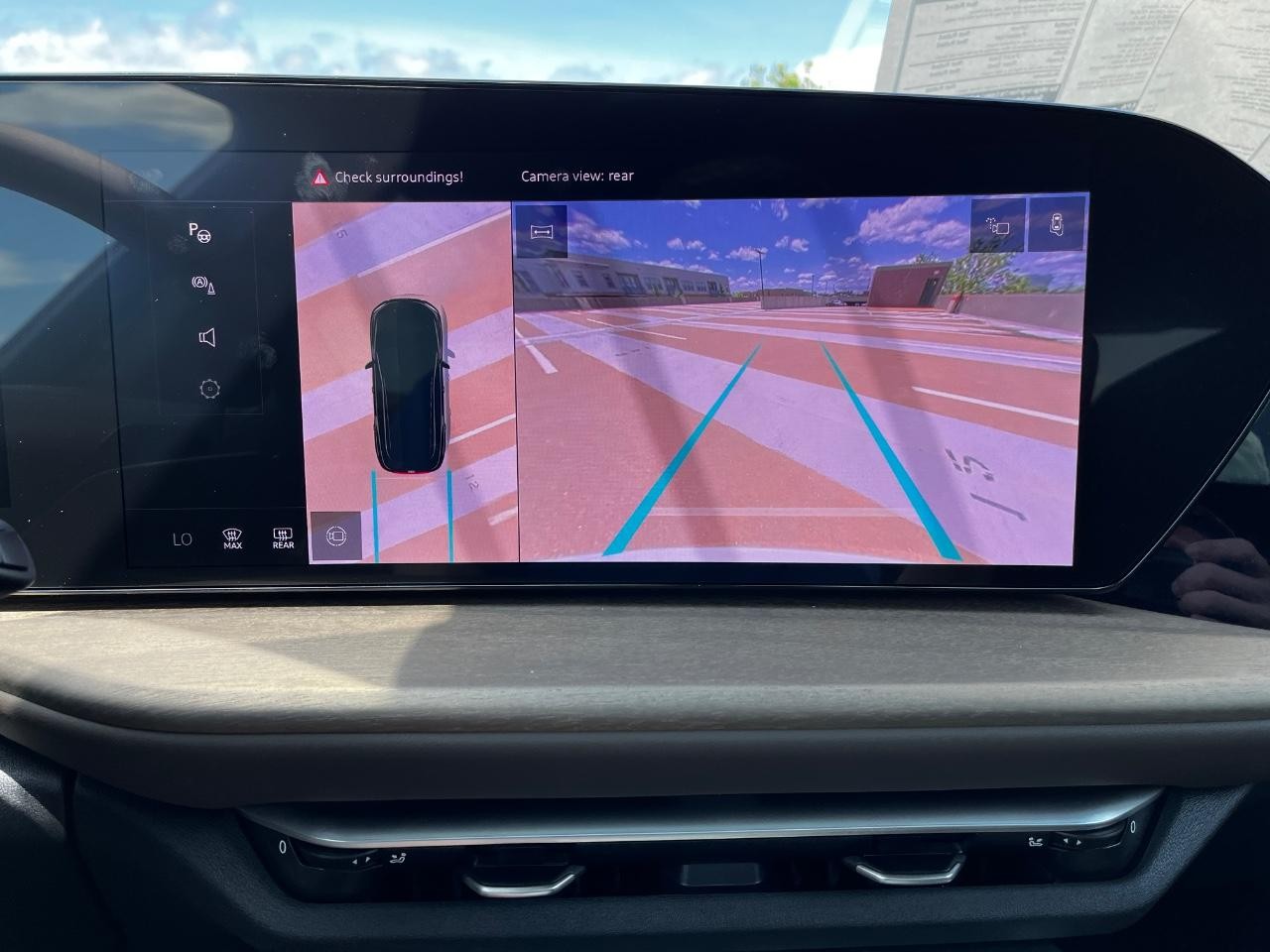 Audi Q5 Vehicle Full-screen Gallery Image 27