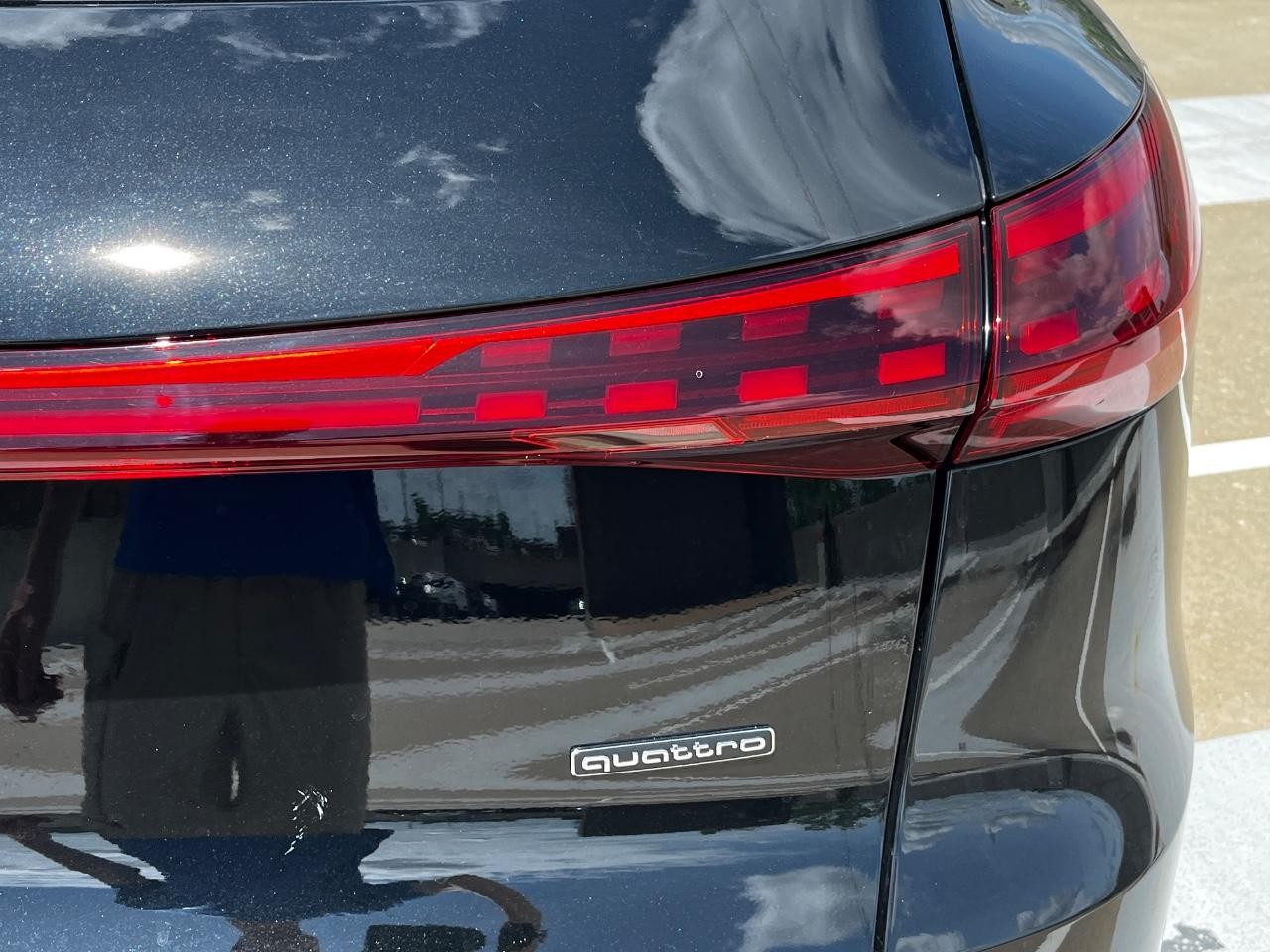 Audi Q5 Vehicle Full-screen Gallery Image 6