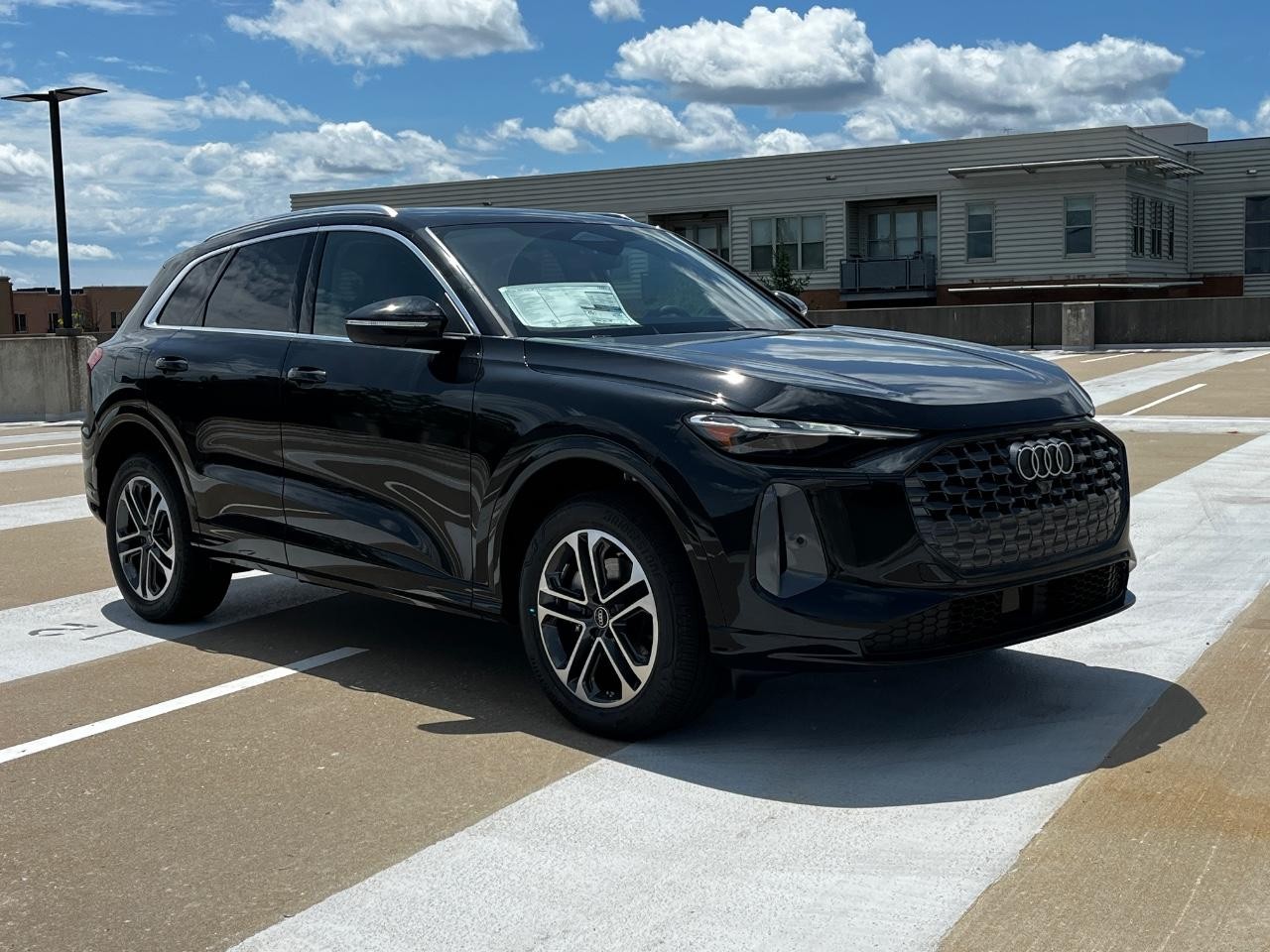 Audi Q5 Vehicle Full-screen Gallery Image 10