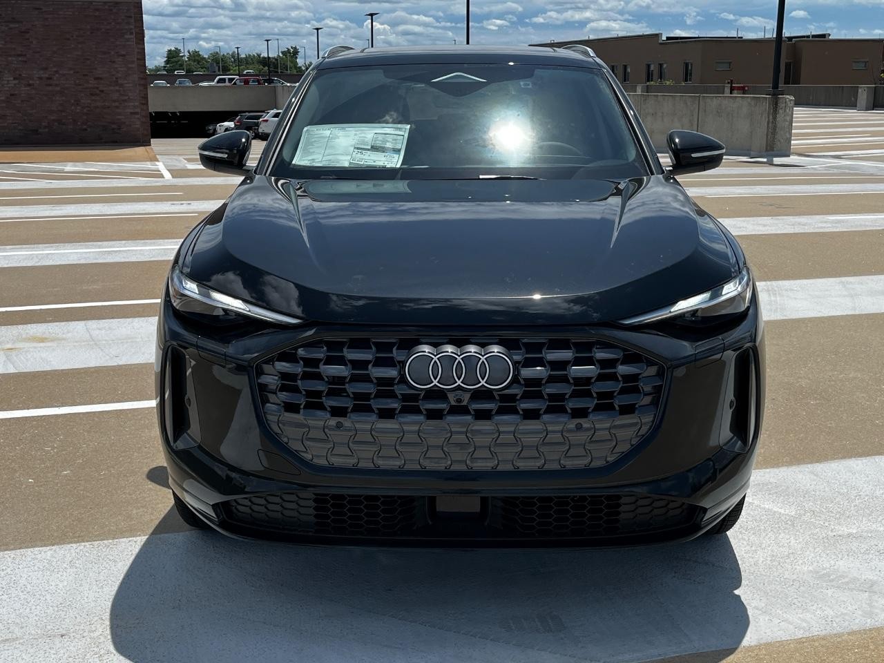 Audi Q5 Vehicle Full-screen Gallery Image 11