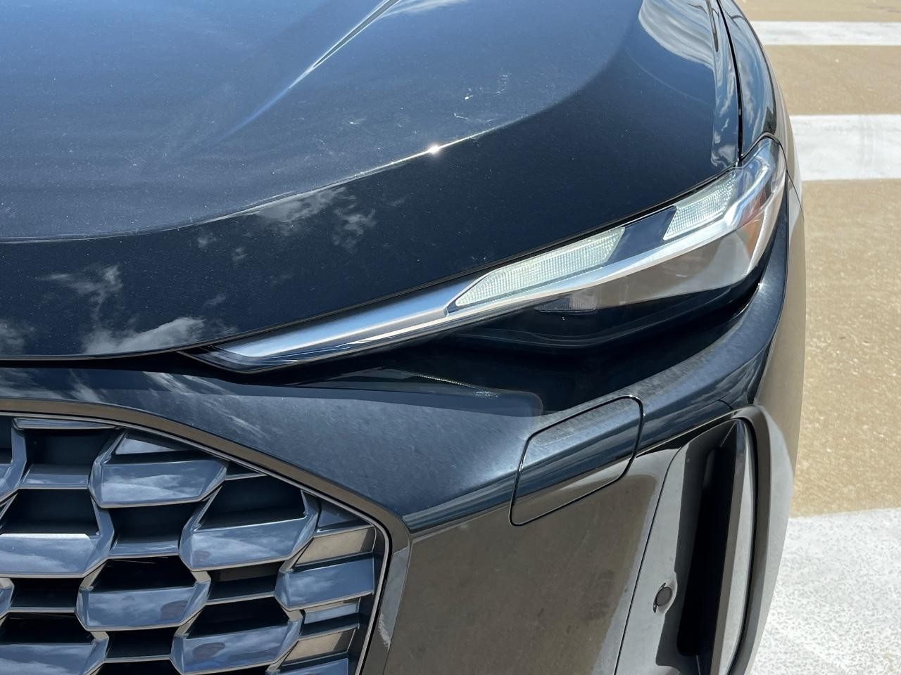 Audi Q5 Vehicle Full-screen Gallery Image 13