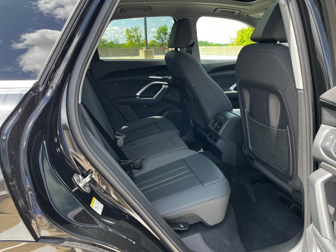 Audi Q5 Vehicle Full-screen Gallery Image 14