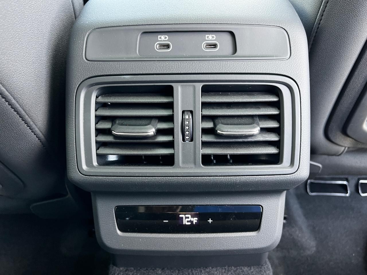 Audi Q5 Vehicle Full-screen Gallery Image 15