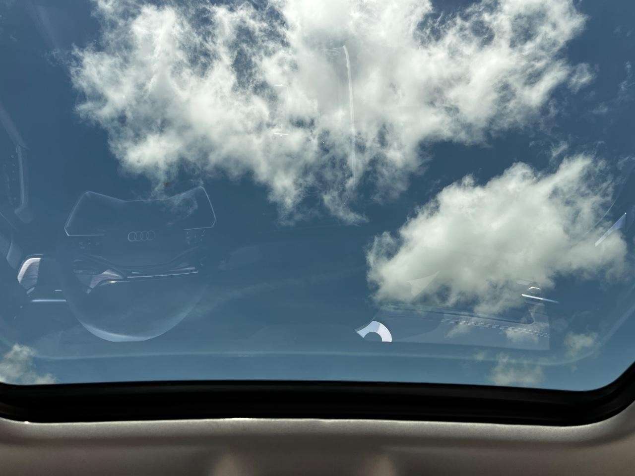 Audi Q5 Vehicle Full-screen Gallery Image 16