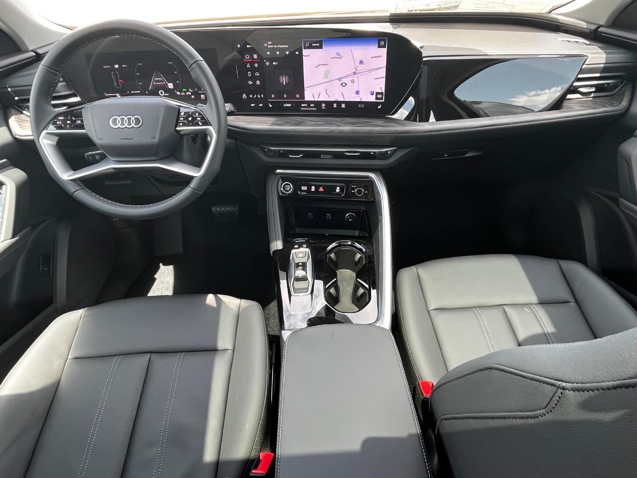 Audi Q5 Vehicle Full-screen Gallery Image 17