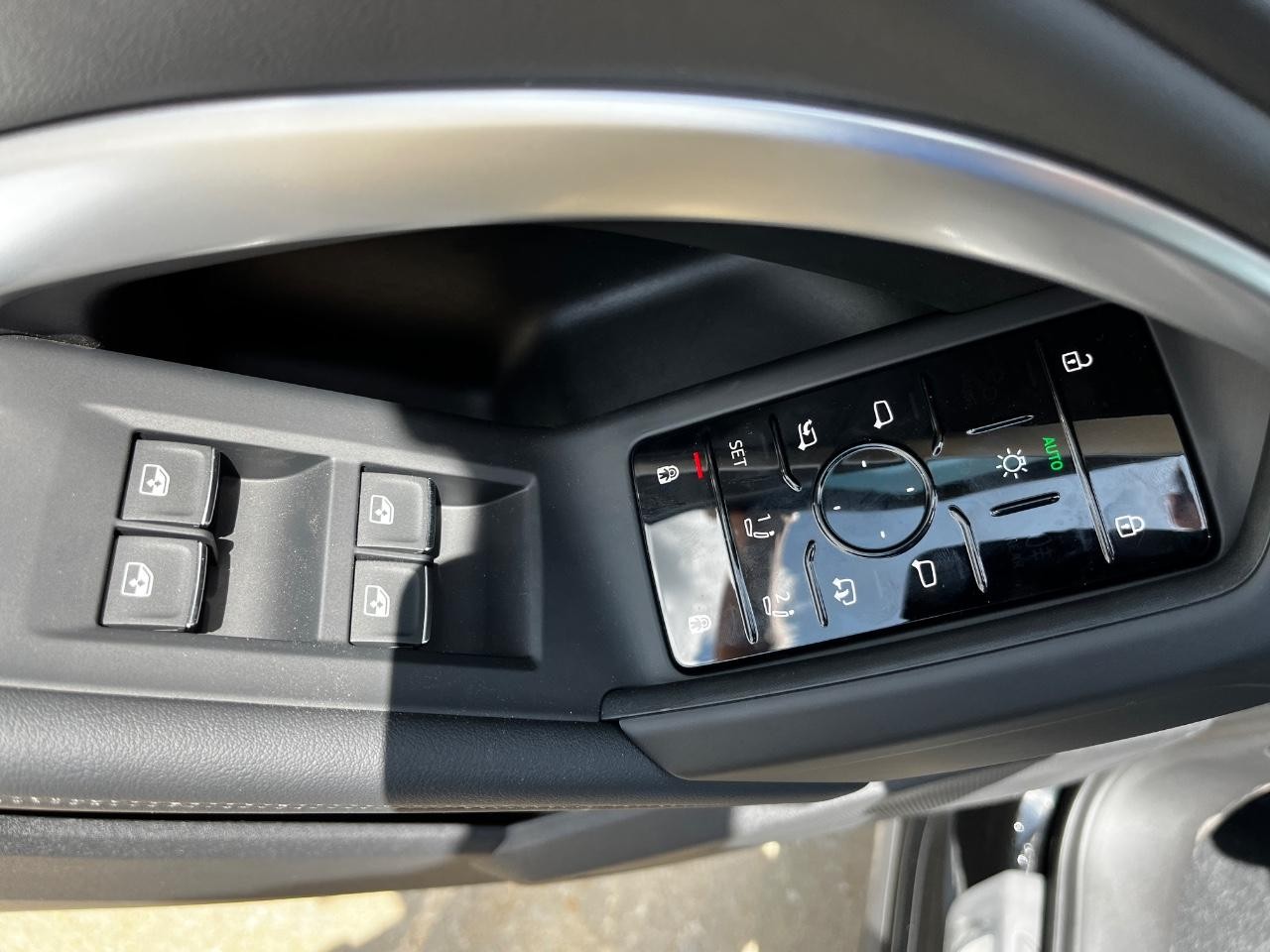 Audi Q5 Vehicle Full-screen Gallery Image 20