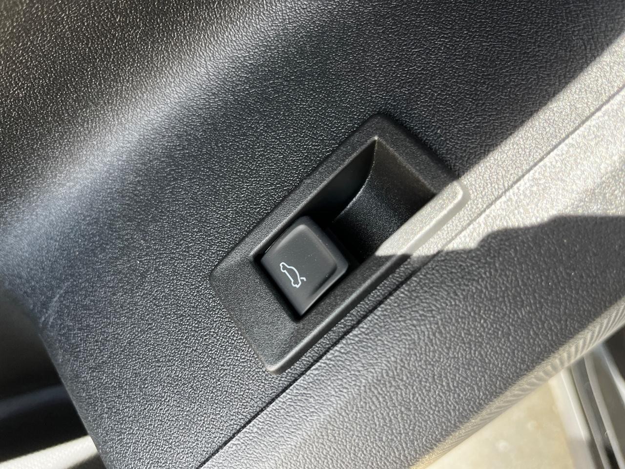 Audi Q5 Vehicle Full-screen Gallery Image 21