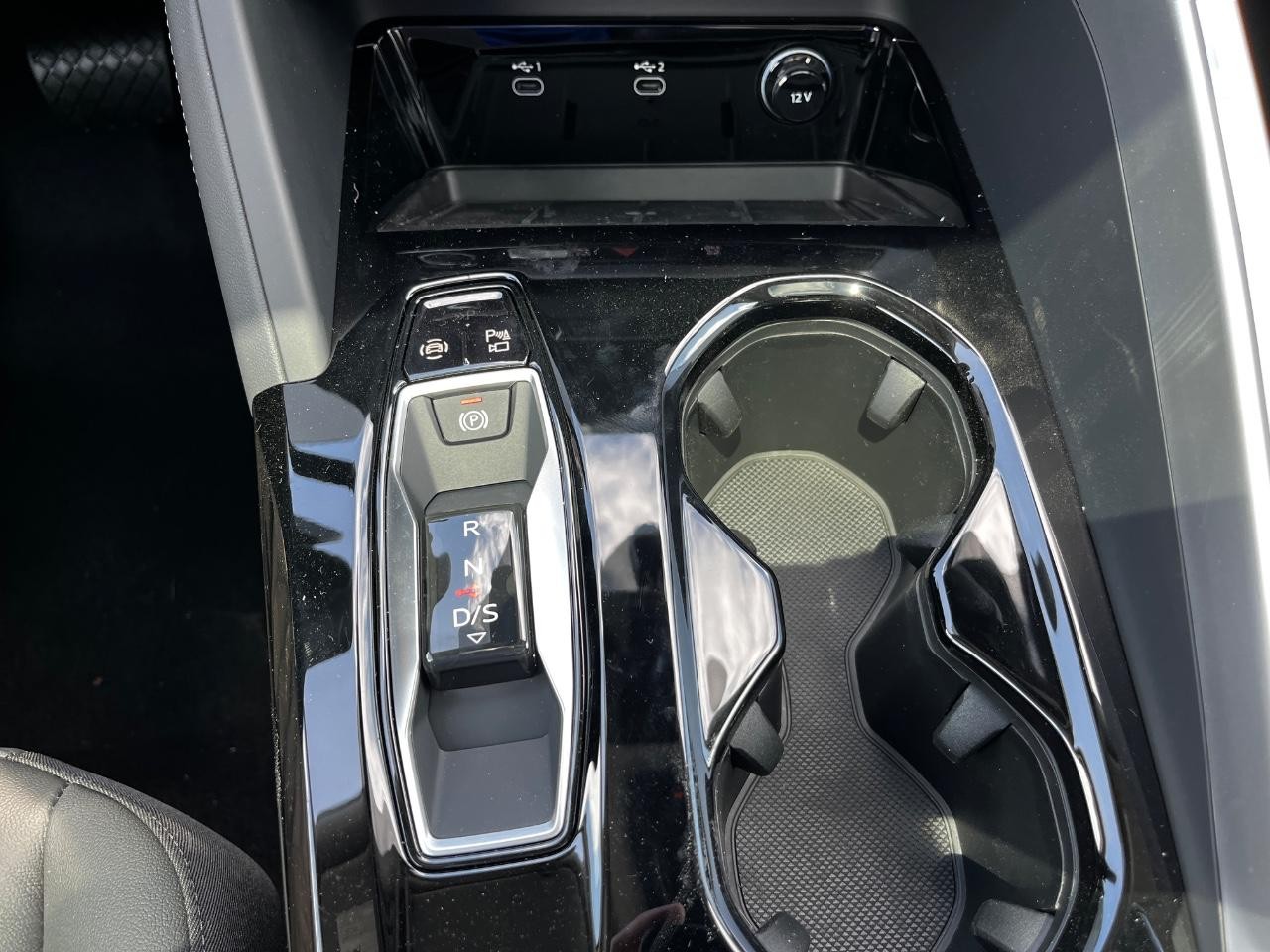 Audi Q5 Vehicle Full-screen Gallery Image 27