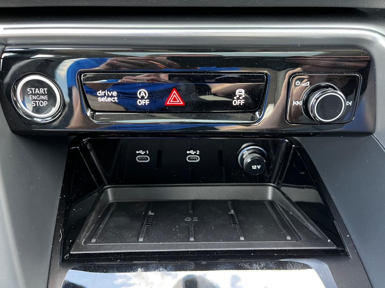 Audi Q5 Vehicle Full-screen Gallery Image 28