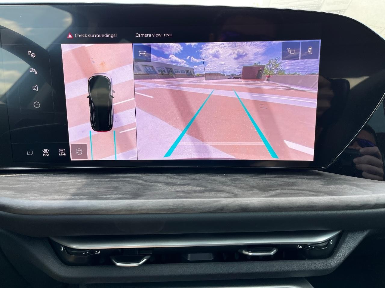 Audi Q5 Vehicle Full-screen Gallery Image 30