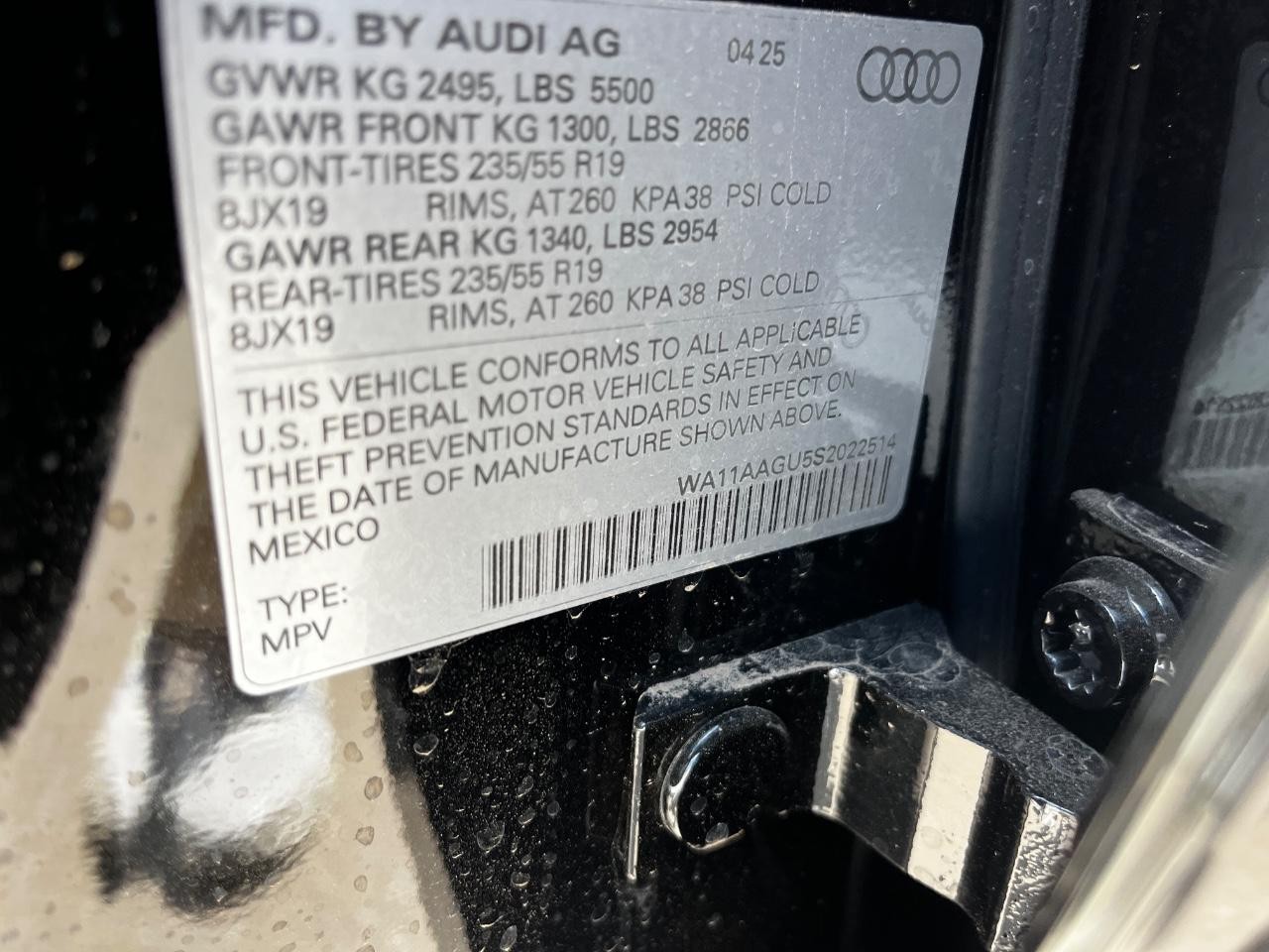 Audi Q5 Vehicle Full-screen Gallery Image 32