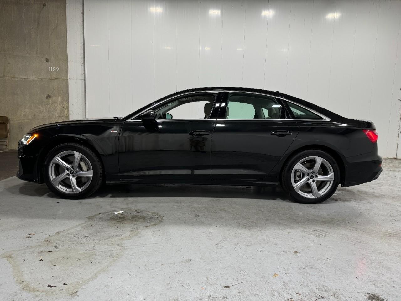 Audi A6 Sedan Vehicle Full-screen Gallery Image 2