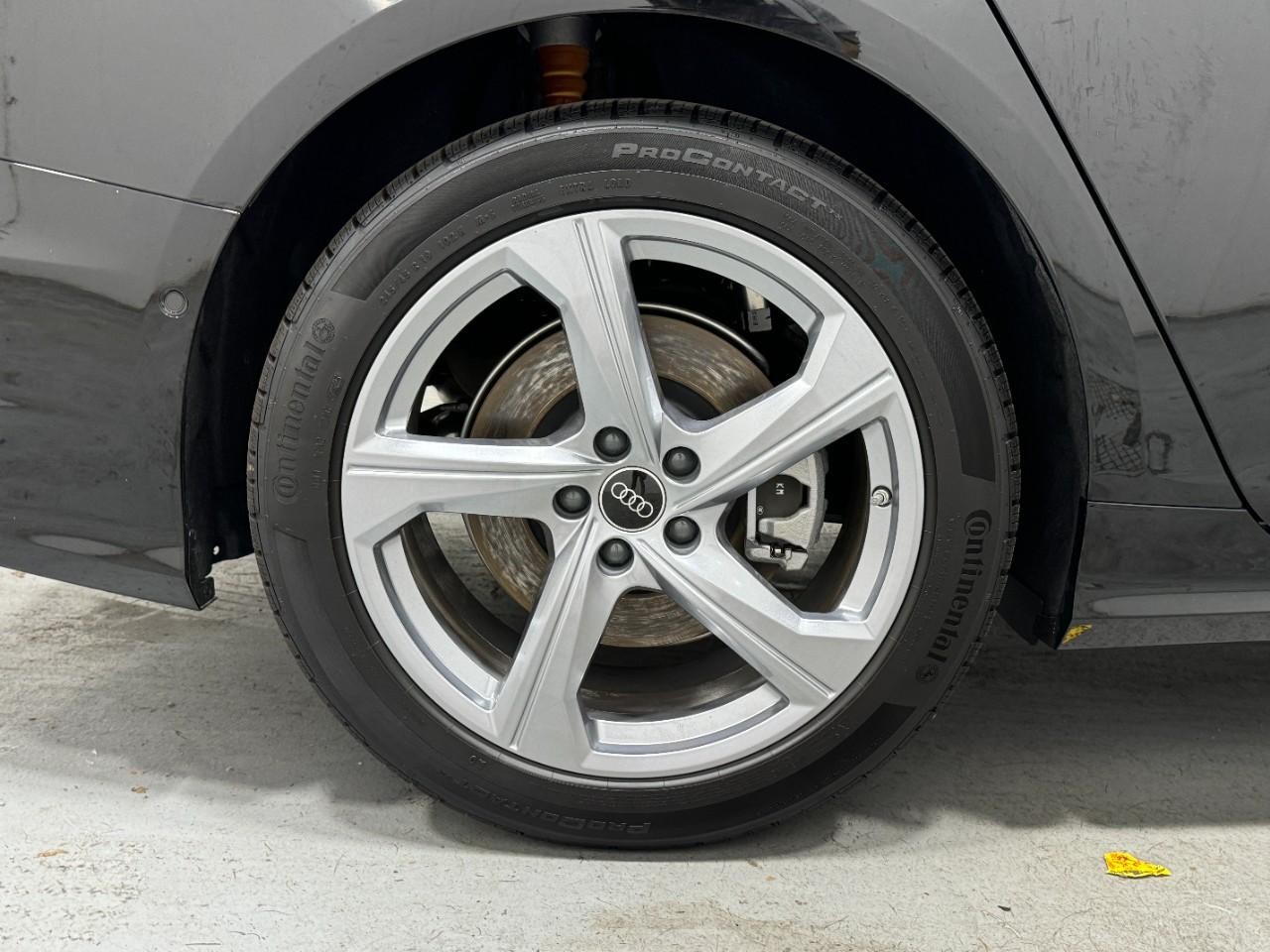 Audi A6 Sedan Vehicle Full-screen Gallery Image 5