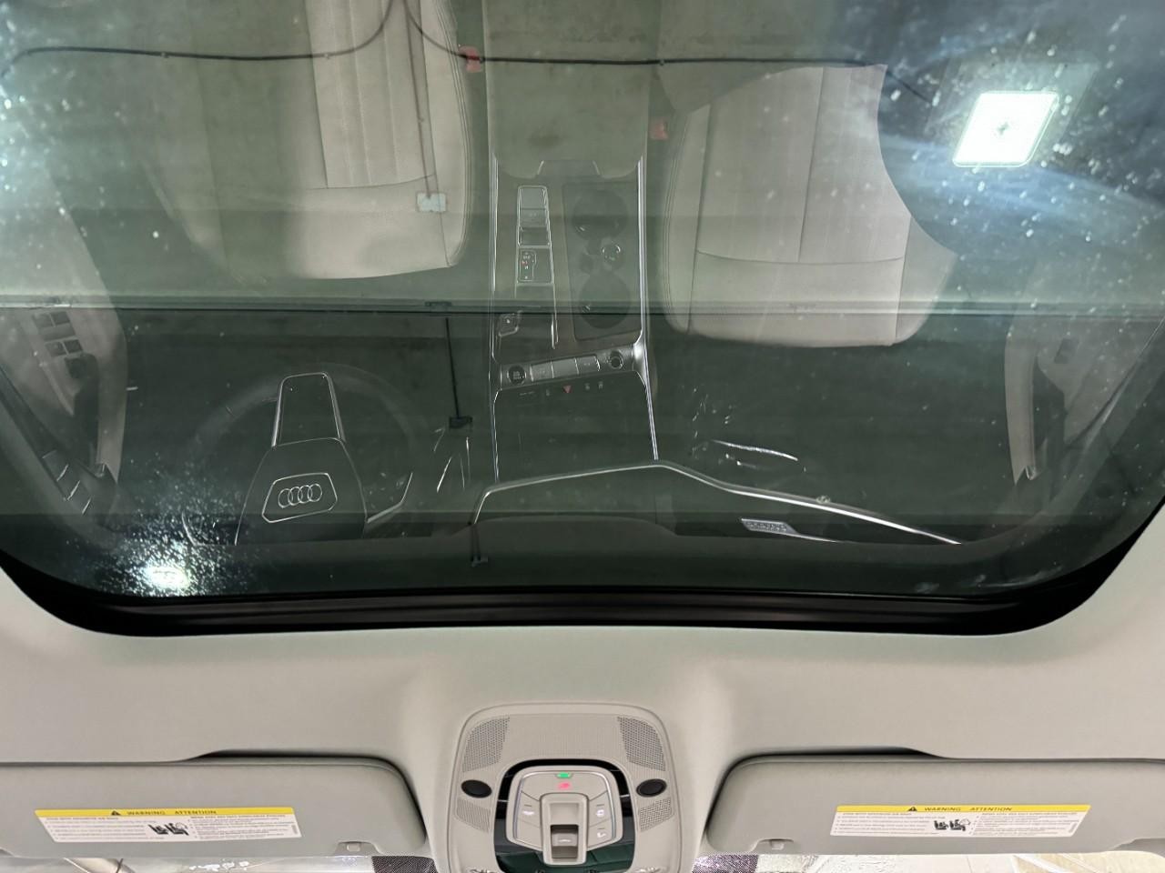 Audi A6 Sedan Vehicle Full-screen Gallery Image 12