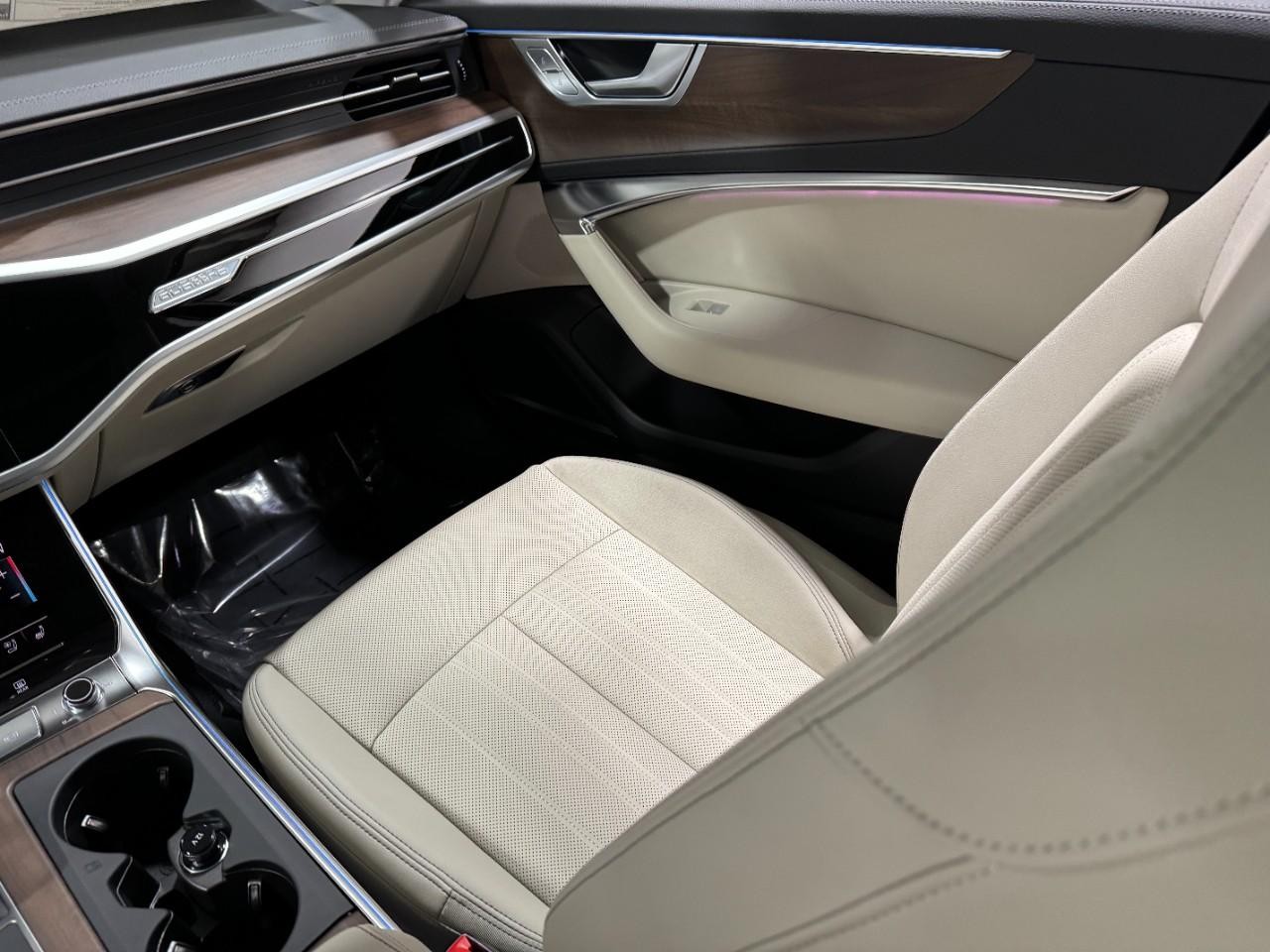 Audi A6 Sedan Vehicle Full-screen Gallery Image 18