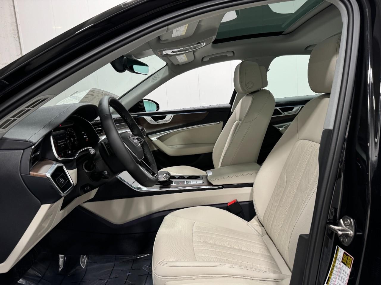 Audi A6 Sedan Vehicle Full-screen Gallery Image 29