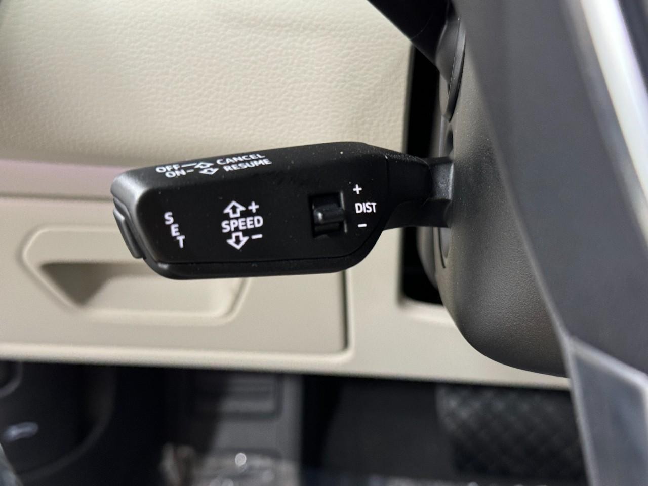 Audi A6 Sedan Vehicle Full-screen Gallery Image 34