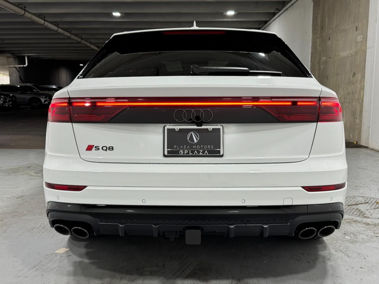 Audi SQ8 Vehicle Full-screen Gallery Image 9