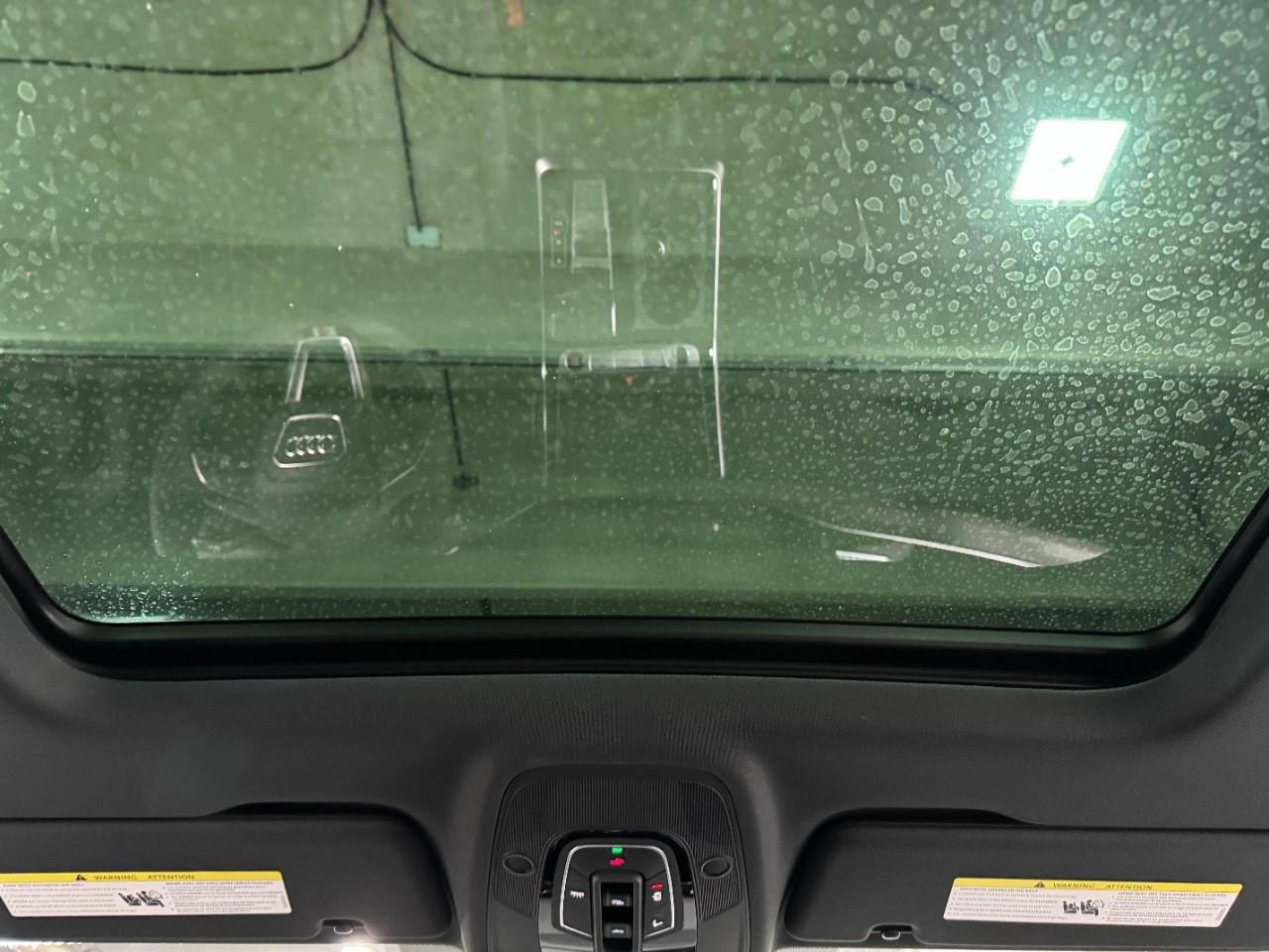 Audi SQ8 Vehicle Full-screen Gallery Image 12