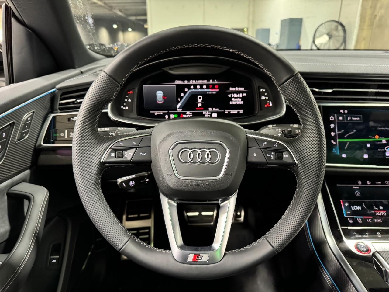 Audi SQ8 Vehicle Full-screen Gallery Image 14