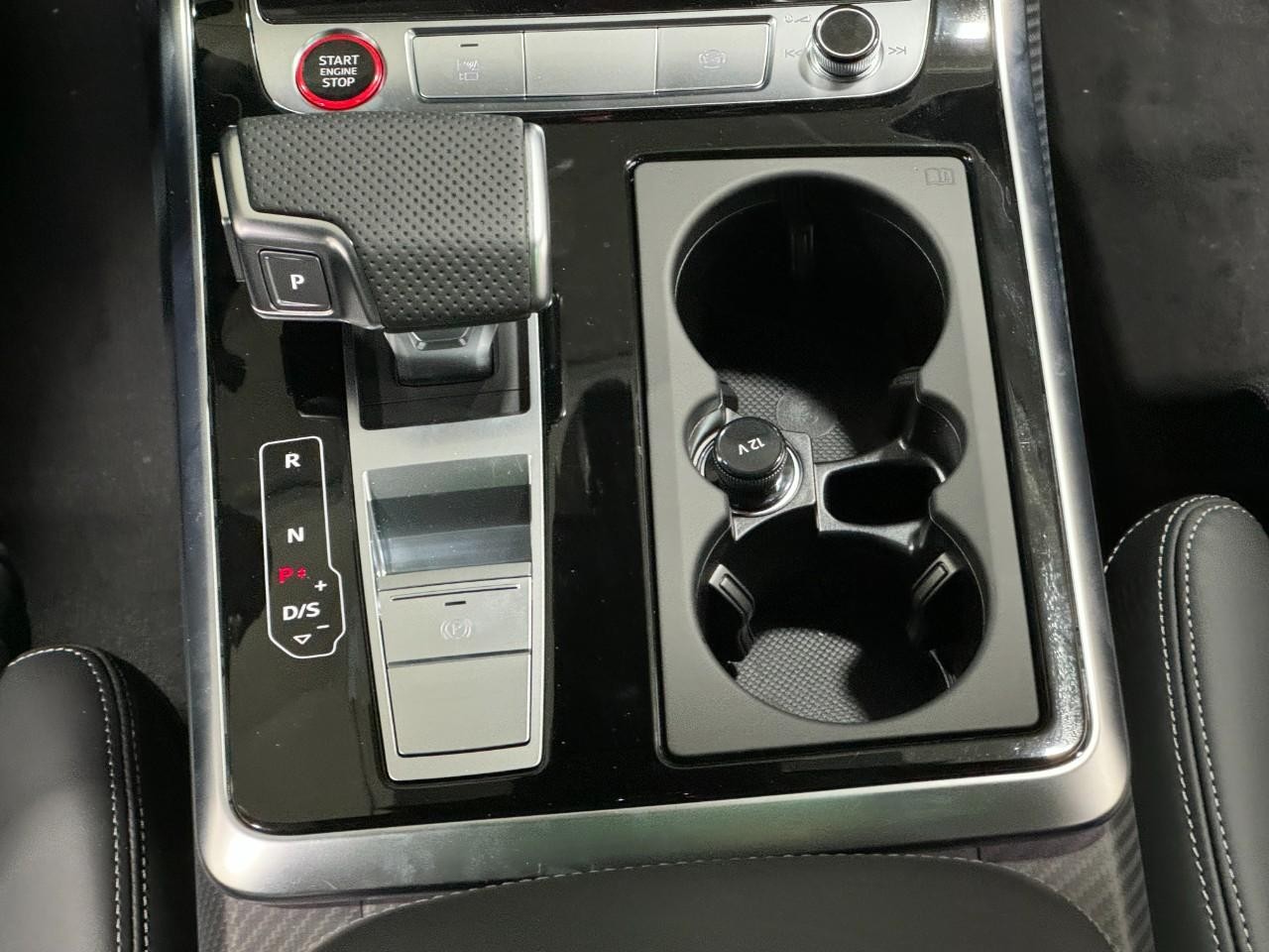 Audi SQ8 Vehicle Full-screen Gallery Image 17