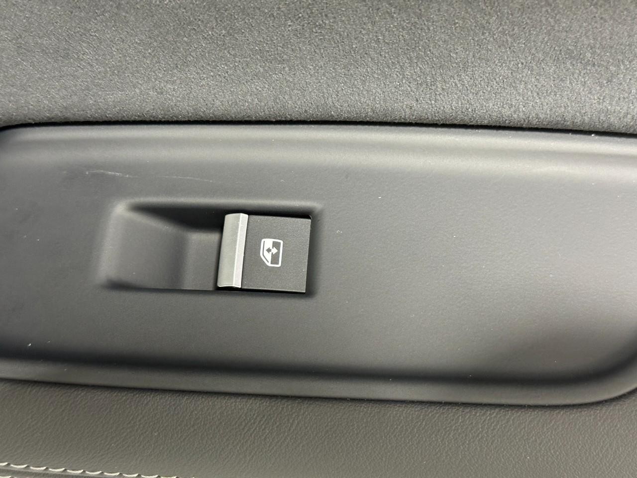 Audi SQ8 Vehicle Full-screen Gallery Image 23