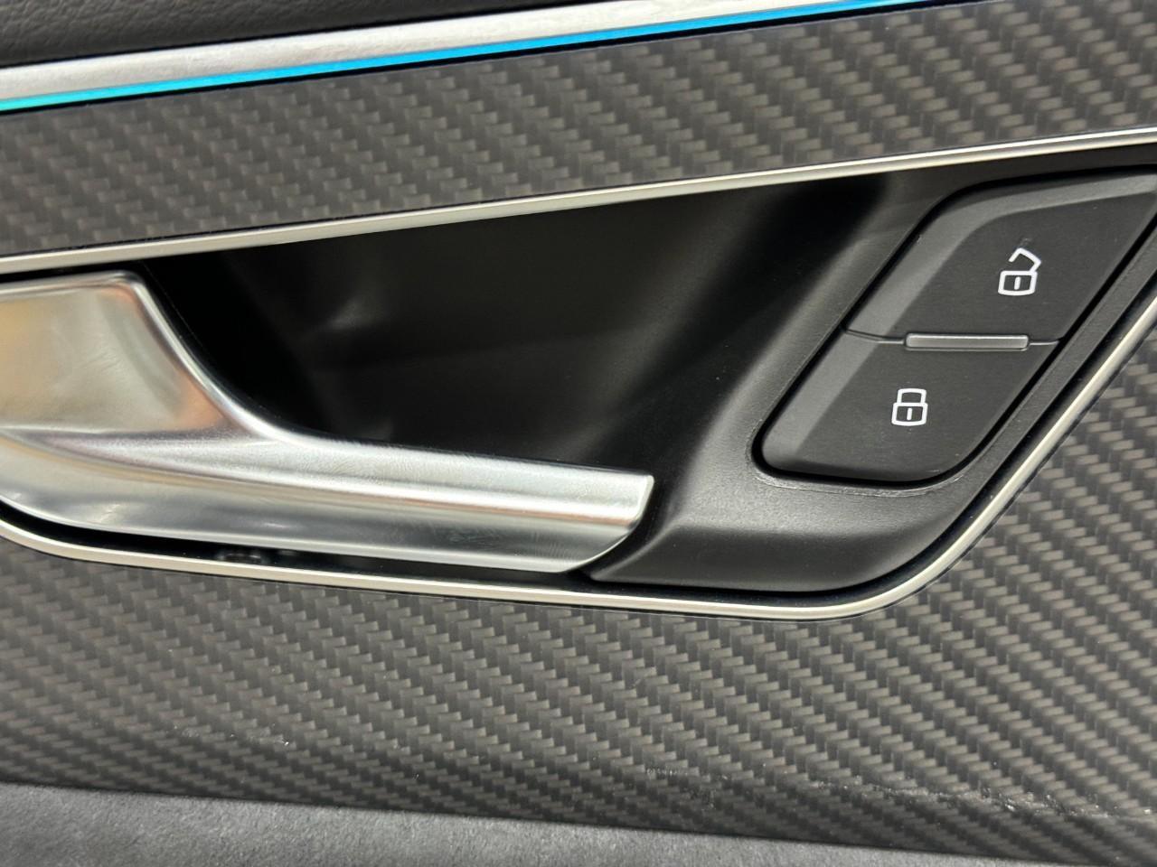 Audi SQ8 Vehicle Full-screen Gallery Image 25