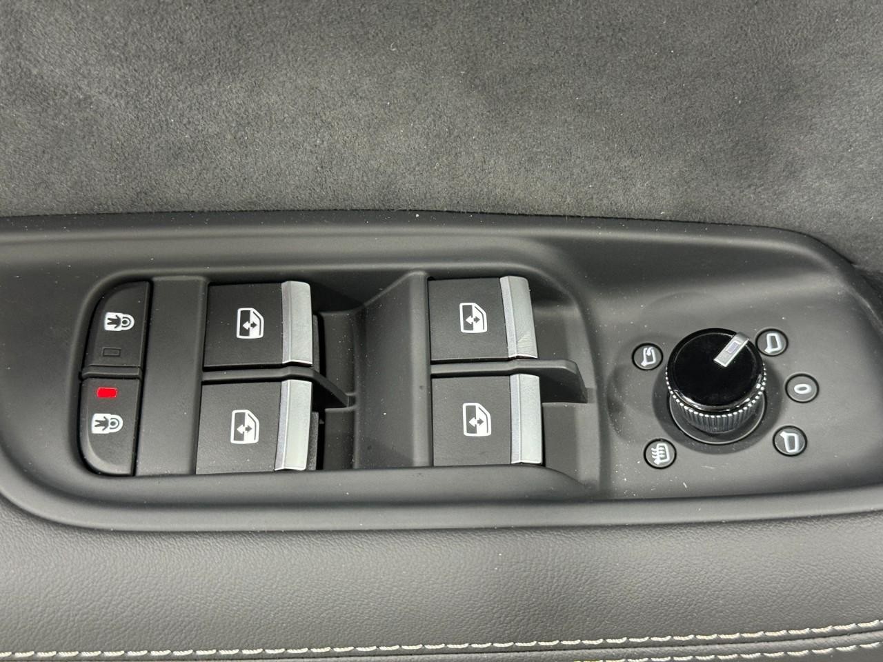 Audi SQ8 Vehicle Full-screen Gallery Image 26