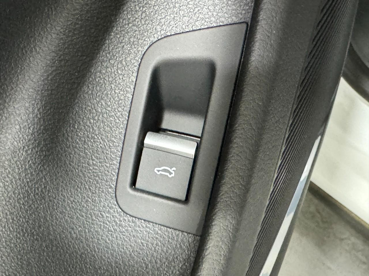 Audi SQ8 Vehicle Full-screen Gallery Image 27