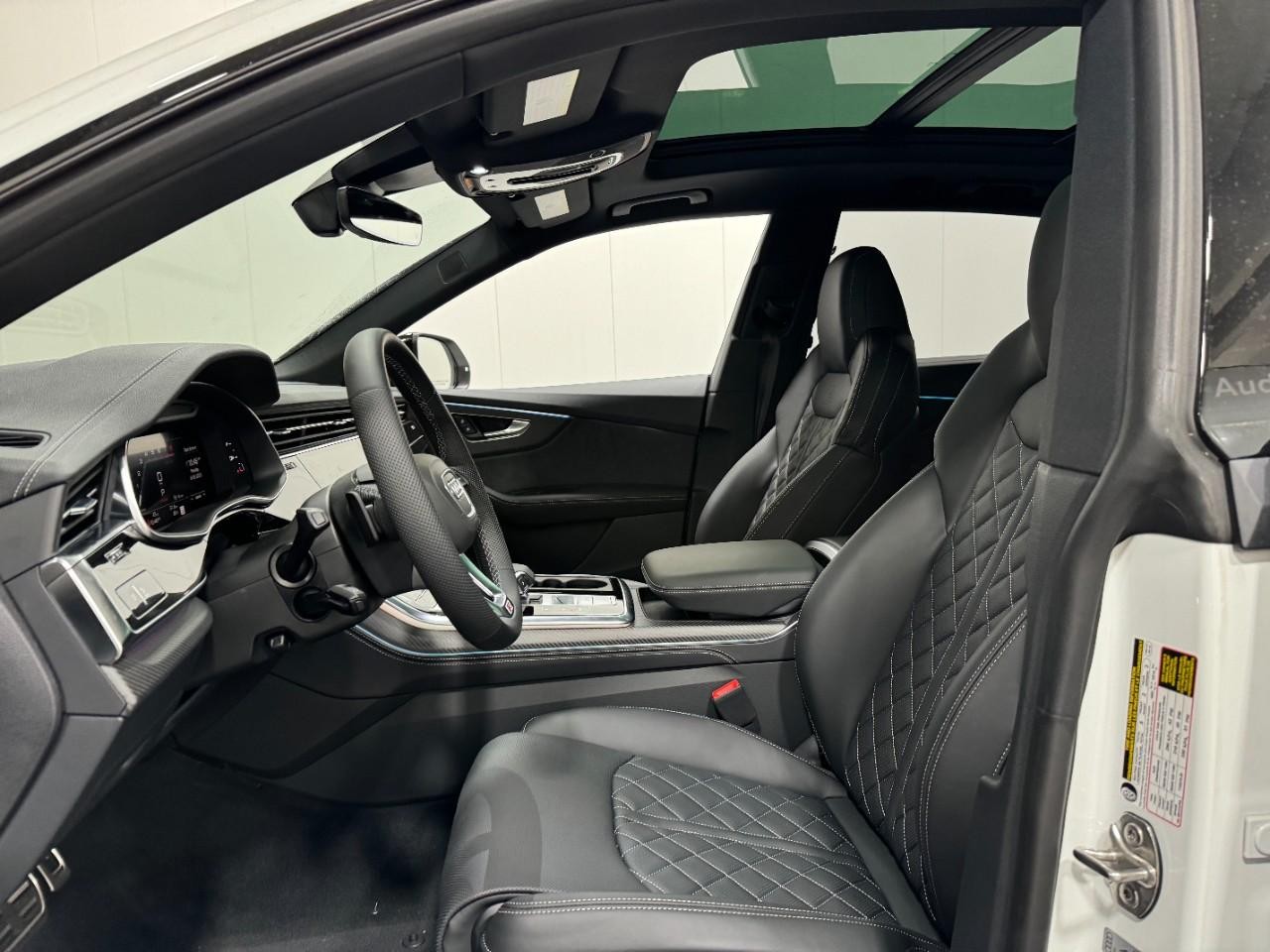 Audi SQ8 Vehicle Full-screen Gallery Image 29