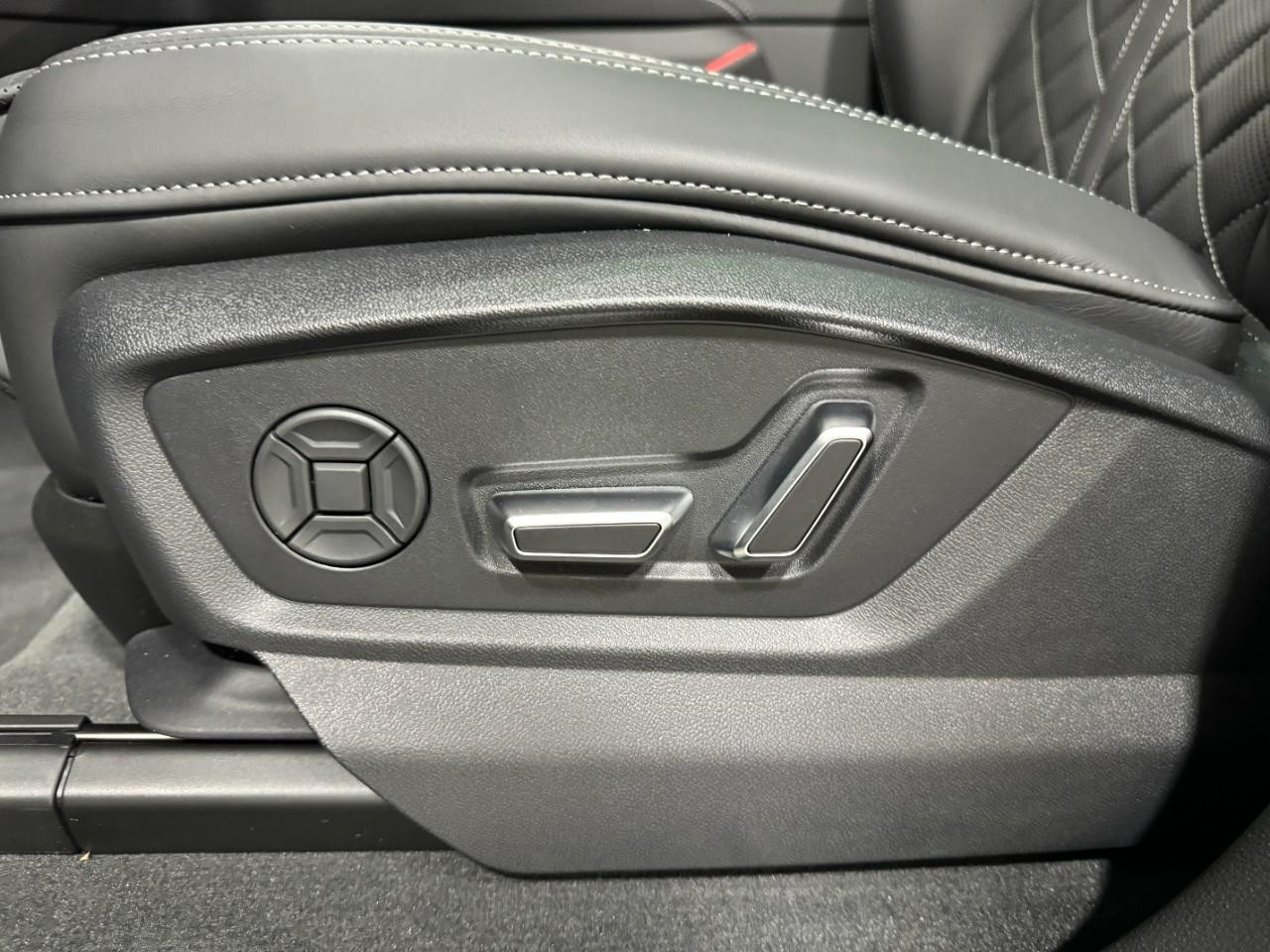 Audi SQ8 Vehicle Full-screen Gallery Image 31