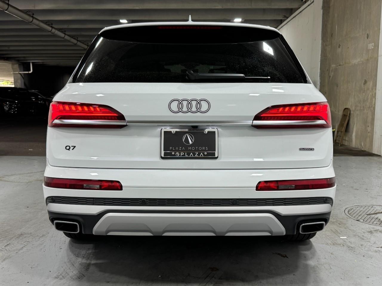 Audi Q7 Vehicle Full-screen Gallery Image 10