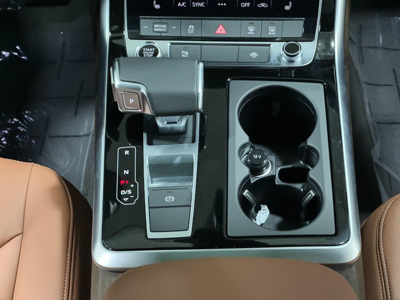 Audi Q7 Vehicle Full-screen Gallery Image 19