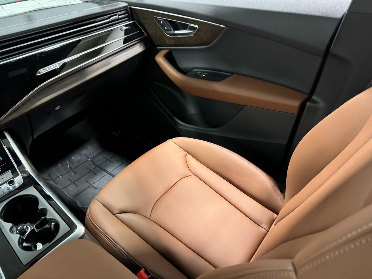 Audi Q7 Vehicle Full-screen Gallery Image 20