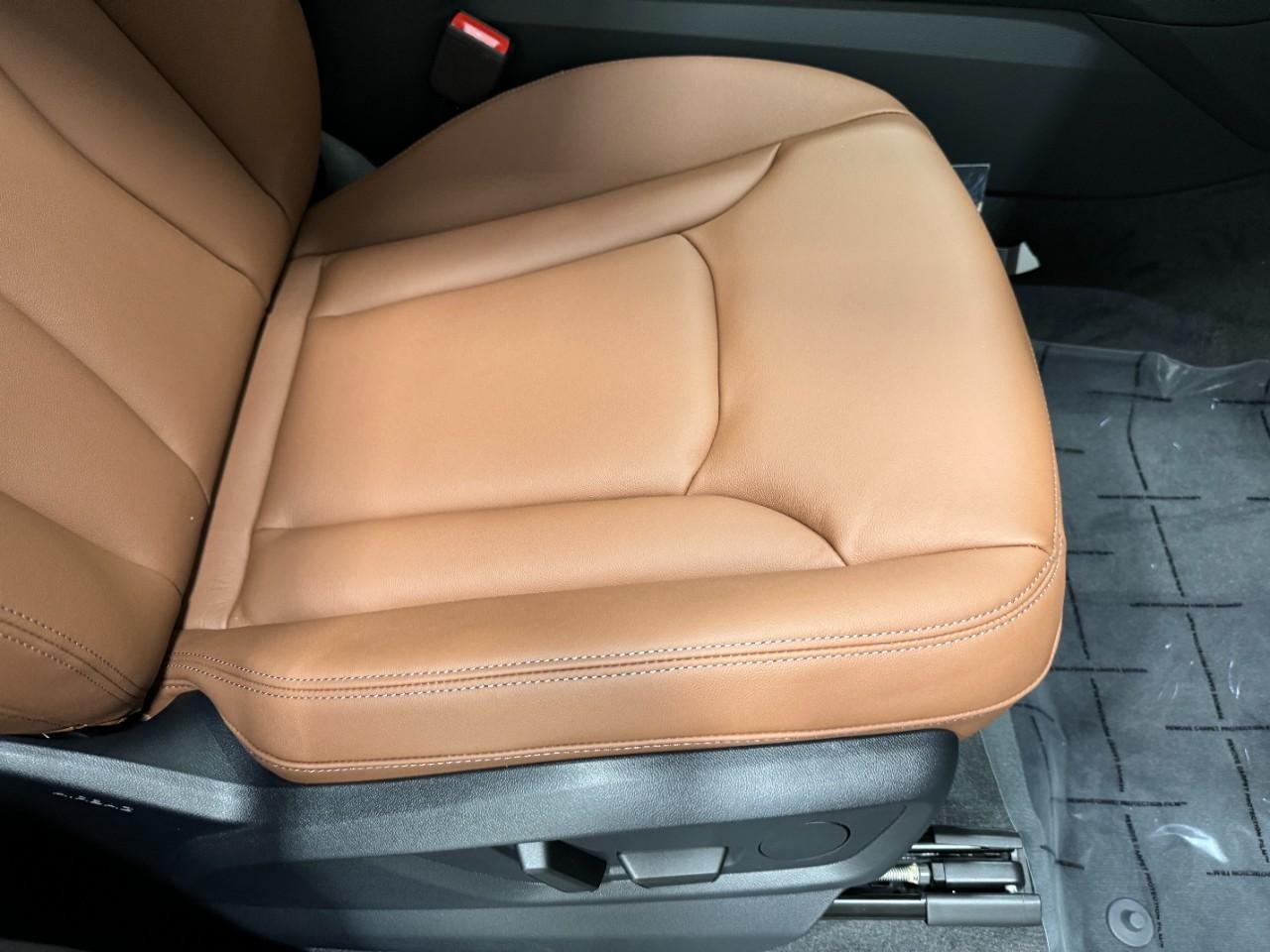 Audi Q7 Vehicle Full-screen Gallery Image 22