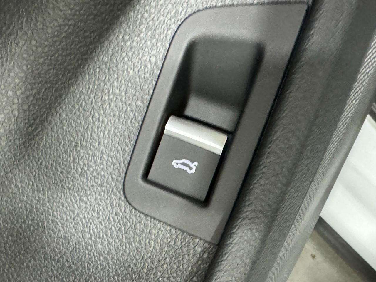 Audi Q7 Vehicle Full-screen Gallery Image 29