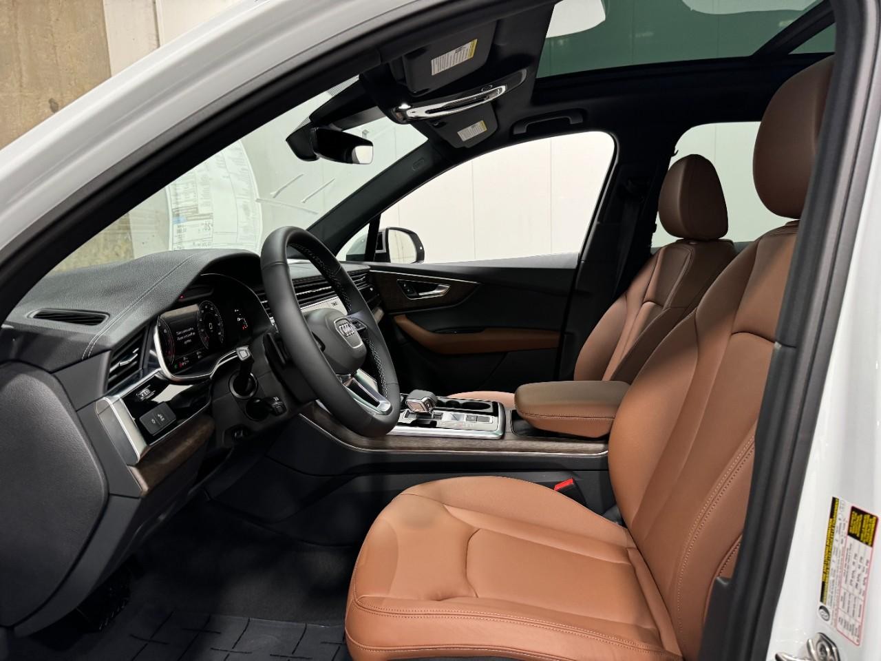 Audi Q7 Vehicle Full-screen Gallery Image 30