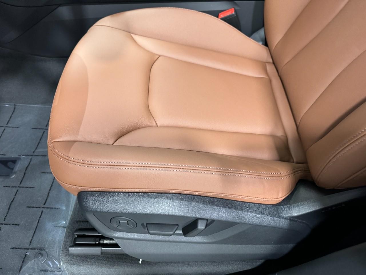 Audi Q7 Vehicle Full-screen Gallery Image 31