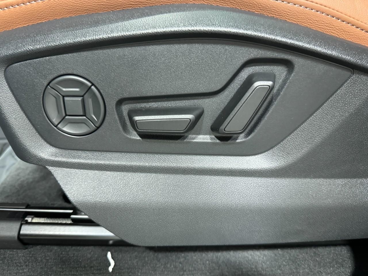 Audi Q7 Vehicle Full-screen Gallery Image 32