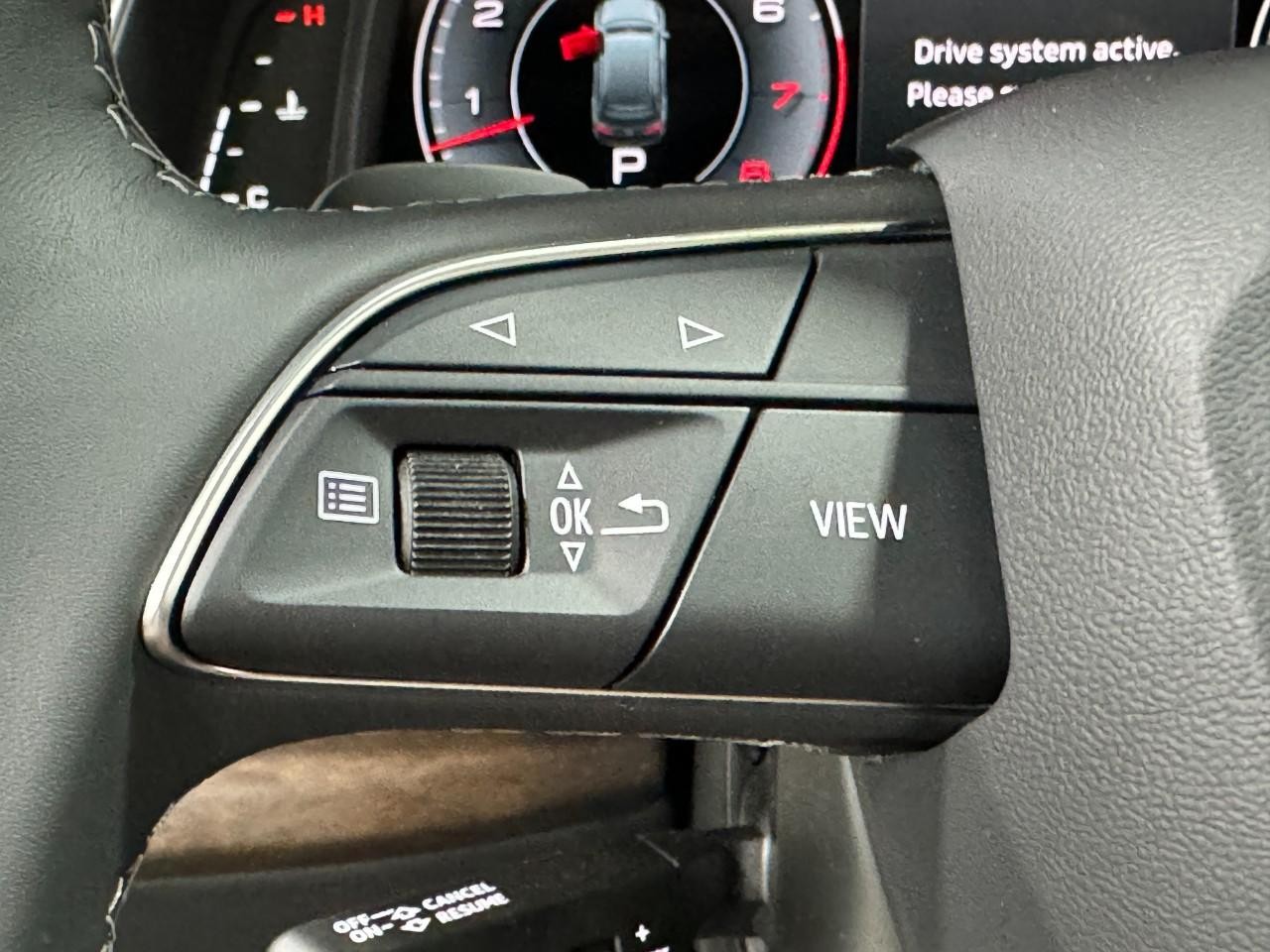 Audi Q7 Vehicle Full-screen Gallery Image 34