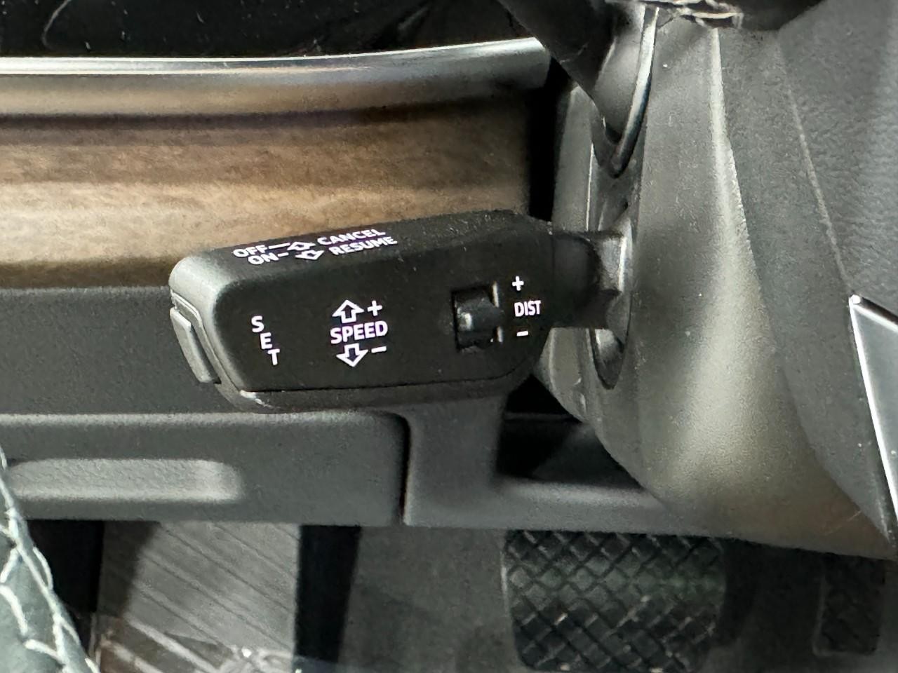 Audi Q7 Vehicle Full-screen Gallery Image 35