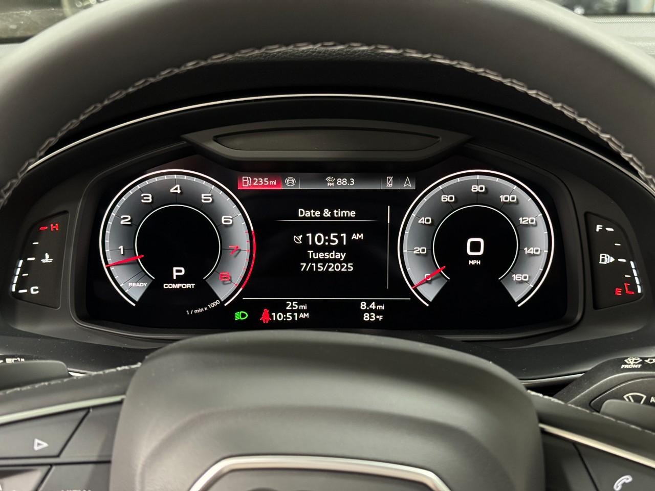 Audi Q7 Vehicle Full-screen Gallery Image 37