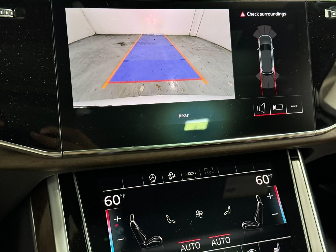 Audi Q7 Vehicle Full-screen Gallery Image 38