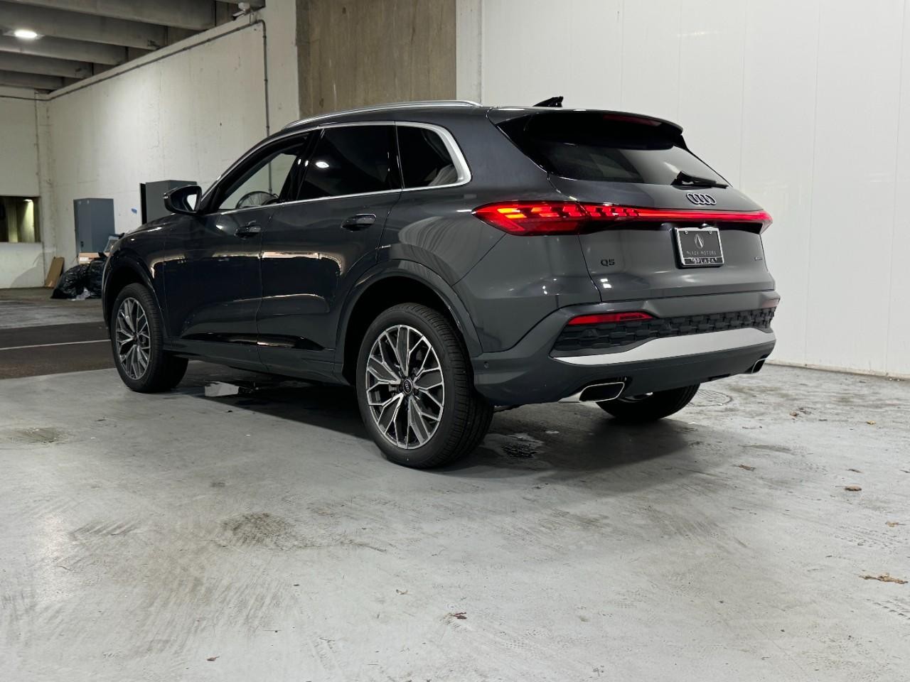 Audi Q5 Vehicle Full-screen Gallery Image 3