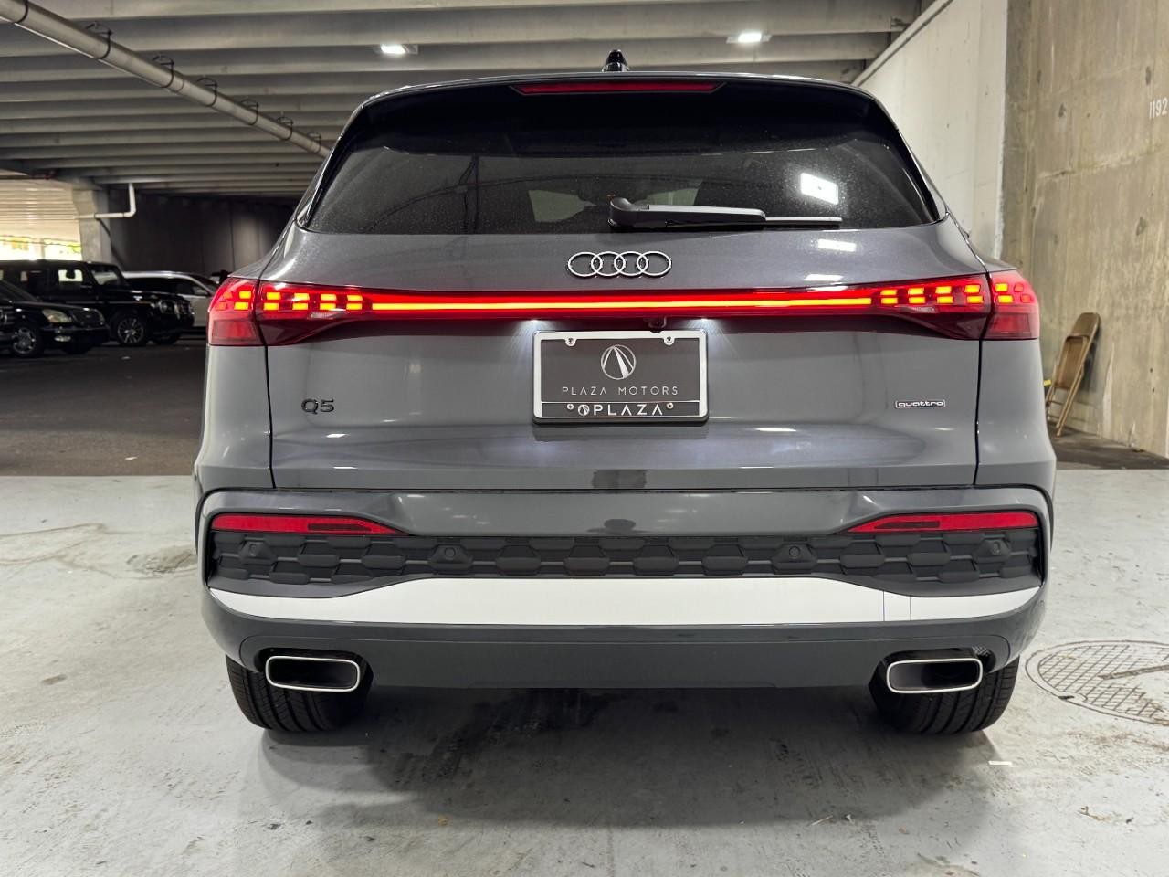 Audi Q5 Vehicle Full-screen Gallery Image 9