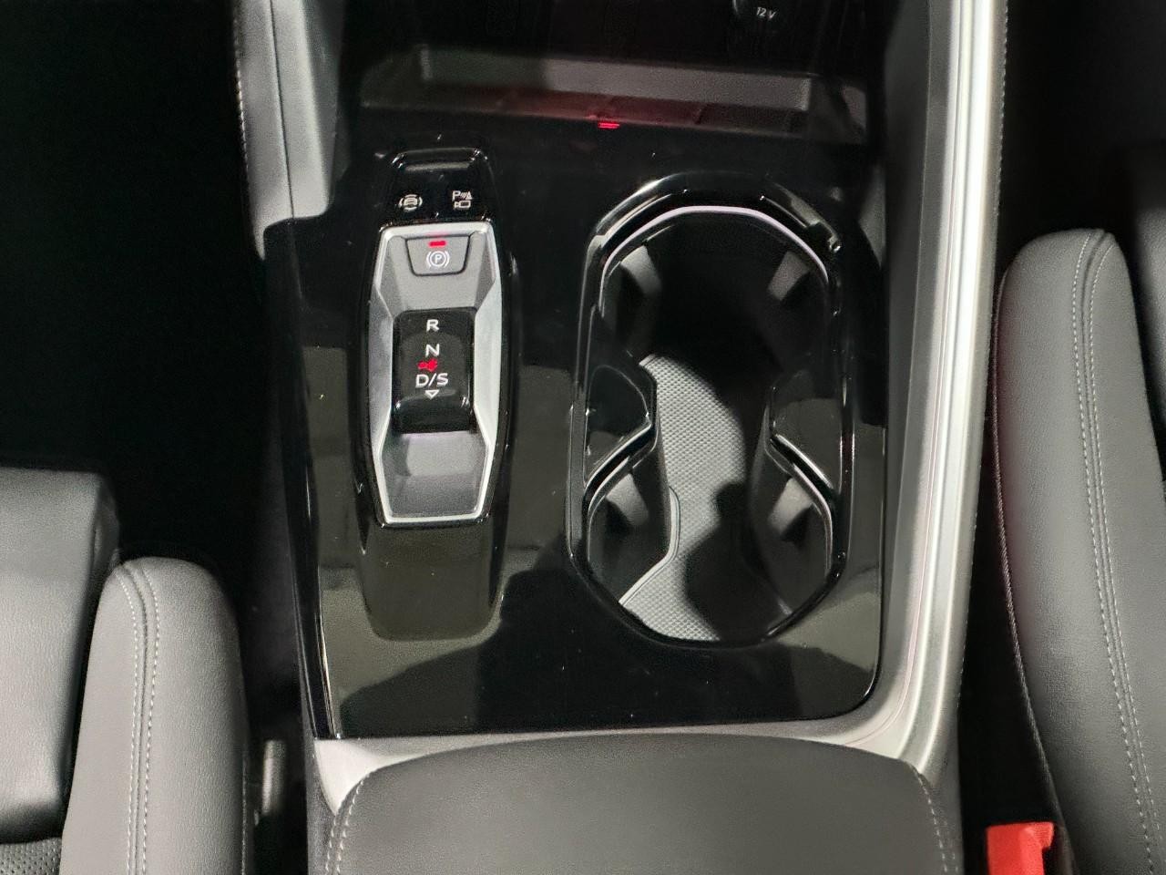 Audi Q5 Vehicle Full-screen Gallery Image 17