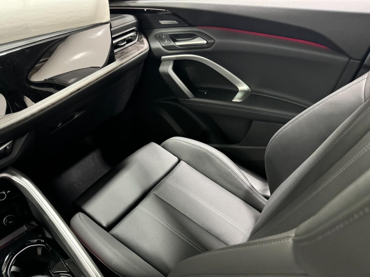 Audi Q5 Vehicle Full-screen Gallery Image 18